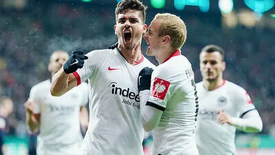 Frankfurts Silva (links) in Jubelpose