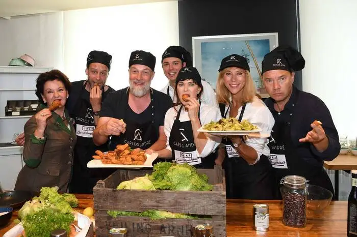 Julian Weigend, Marc Marshall, Anja Kruse, Carin C Tietze, Thomas Arnold; mit Waltraud Hutter (links) und Michael Hebenstreit (hinten)