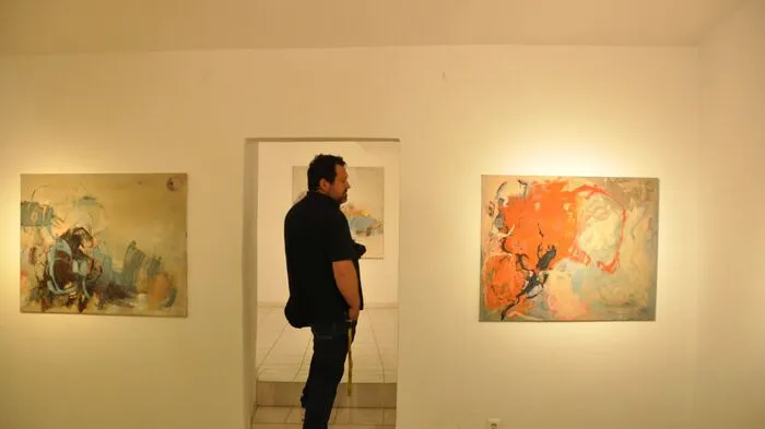Die Kärntner Künstlerin Ines Urach zeigt ihre Bilder in der Galerie Vorspann in Bad Eisenkappel.