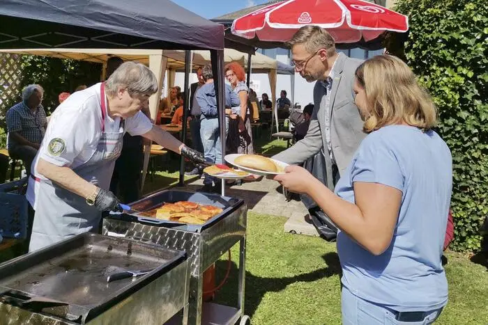 Bei gutem Essen stand vor allem die Gemeinschaft im Mittelpunkt.