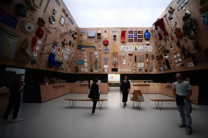 Der Beitrag von Frankreich: 'Infinite Places - Building or Making Places?'