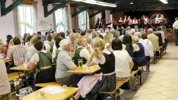 Man muss nicht unbedingt zu den Pfingstfeiertagen nach Lignano (Italien) reisen, um so richtig abzufeiern. Auch im kleinen Örtchen Meiselding in der Gemeinde Mölbling war beim Pfingstfest der örtlichen Landjugend (LJ) am Sonntag einiges los. 