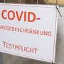 05.03.2021, Radstadt, AUT, Coronavirus in Österreich, im Bild eine Aufschrift auf einer Straßensperre auf der Alten Bundesstraße zwischen Radstadt und Altenmarkt im Pongau. Die Pongauer Gemeinde Radstadt darf wegen einer hohen Zahl von Corona-Neuinfektionen und hoher Inzidenzzahlen ab 5. März 2021 für vorerst 14 Tage nur noch mit einem negativen Corona-Test, der nicht älter als 48 Stunden ist, verlassen werden. // Road block on the old federal road between Radstadt and Altenmarkt im Pongau. Due to a high number of new corona infections and high incidence figures, the Pongau community of Radstadt may only be left with a negative corona test that is not older than 48 hours for 14 days from March 5, 2021. Radstadt, Austria on 2021/03/05. EXPA Pictures © 2021, PhotoCredit: EXPA/ Martin Huber
