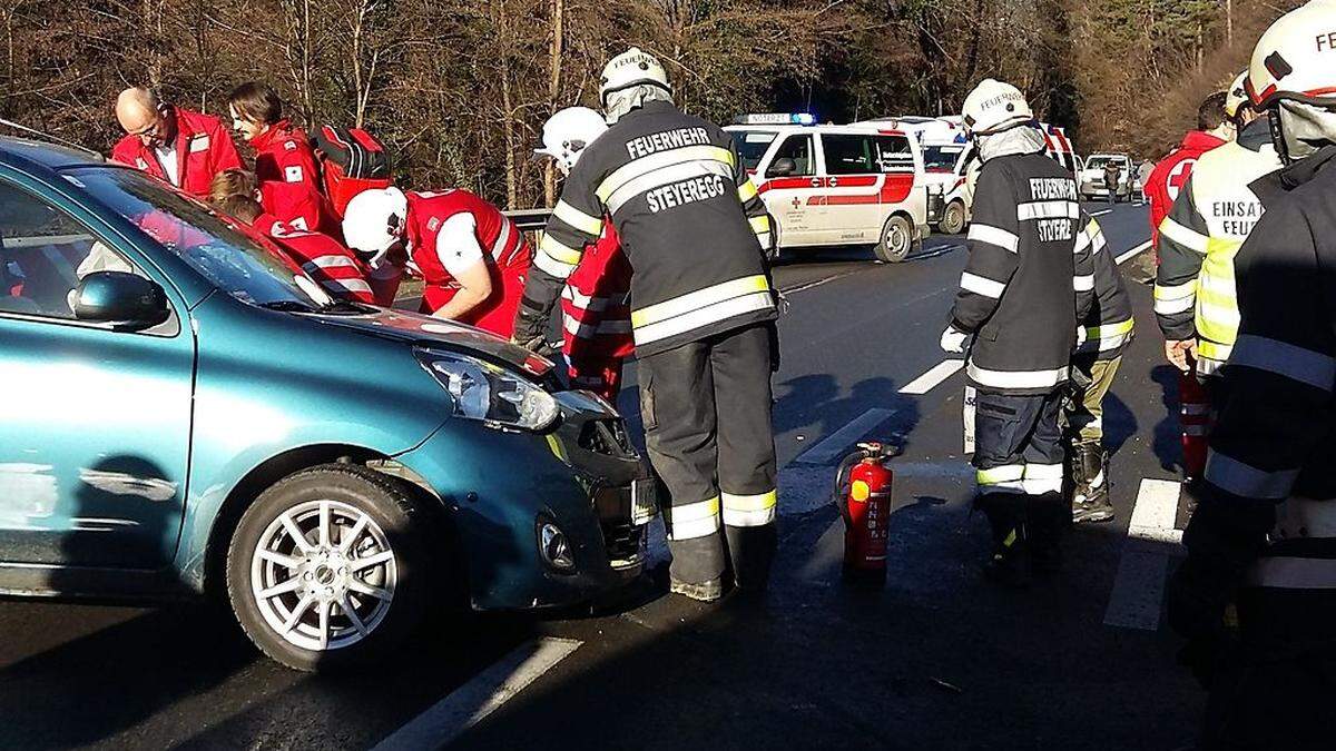 Rotes Kreuz und Feuerwehr im Einsatz