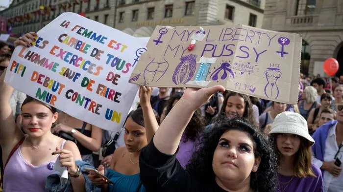 Für gleiche Bezahlung und volle Gleichberechtigung haben am Freitag Tausende Frauen in der ganzen Schweiz gestreikt.
