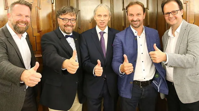 Freude bei der St. Veiter ÖVP mit Vizebürgermeister Rudi Egger (Zweiter von rechts) bei der Ergebnisverkündung