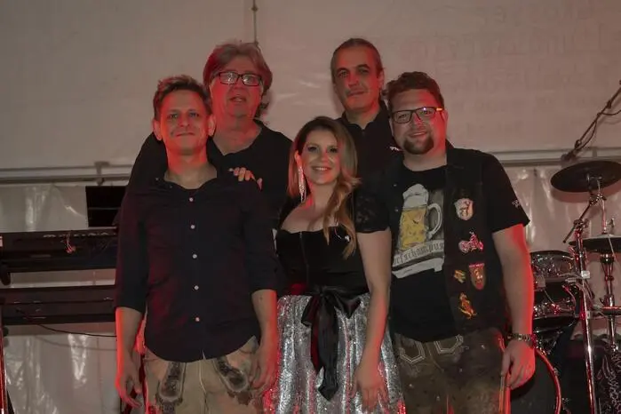 Mitglieder von BEngels Reloaded: v.l. Georg Gratzer, Freddy Zitter, Lisa Marie Bergmeister-Zitter, Mike Drabosenig und Manuel Strutz;
