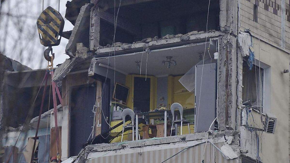 Die gelbe Küche im zerstörten Wohnhaus in Dnipro