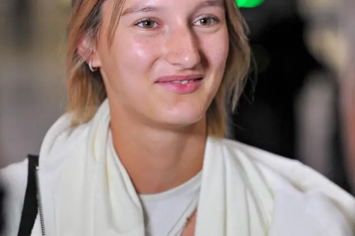 Anya Elsner: Model und Animateurin (20): Hat 2023 bei „Germany“s Next Topmodel„ (GNTM) mitgemacht und setzt damit eine Tradition im Dschungel fort. Schon häufig fanden Models aus der Show von Heidi Klum den Weg nach Australien - man denke an einprägsame Figuren wie Larissa Marolt (“Sterben können wir nicht, das haben wir vertraglich unterschrieben“) und Sarah Knappik, die von Mitcampern angefleht wurde, freiwillig zu gehen. 
