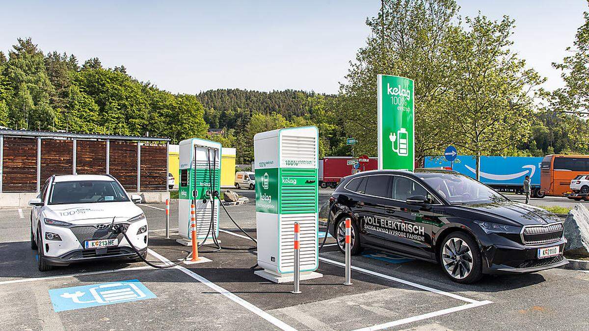 An der Raststation Wörthersee gibt es zwei Hochleistungsladestationen der Kelag für E-Fahrzeuge