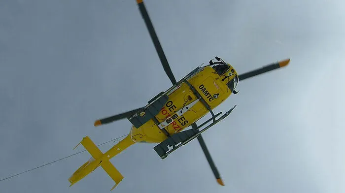 Die 17-jährige Mopedlenkerin wurde mit dem Christophorus-Notarzthubschrauber ins LKH Graz geflogen