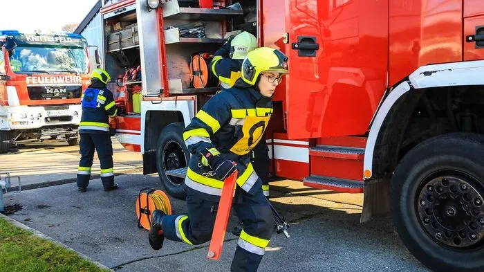 Technische Hilfeleistungen bei Verkehrsunfällen mit eingeklemmten Personen sind für Feuerwehrleute immer mit einer besonderen psychischen und physischen Belastung verbunden. Bei der Leistungsprüfung der Technischen Hilfeleistung geht es um derartige Einsätze.