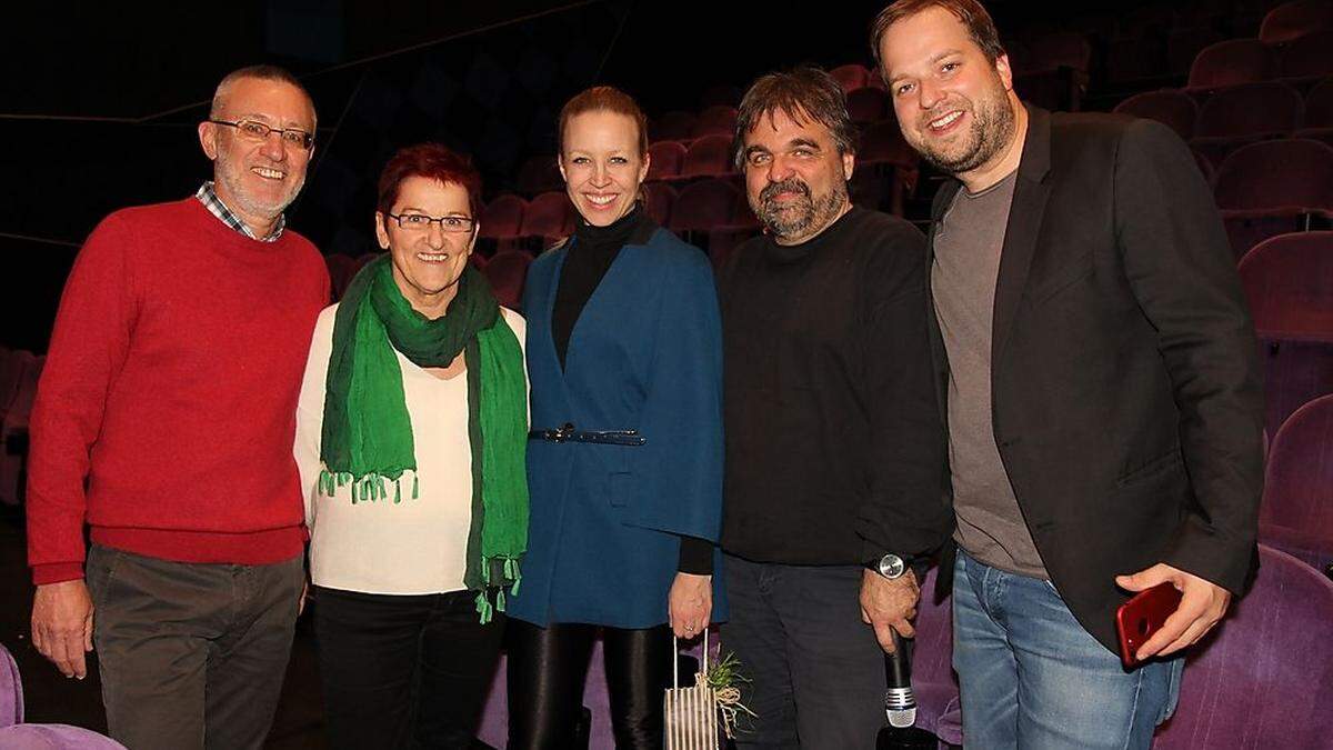 Nina Proll (Mitte) bei der Filmpremiere in Hartberg