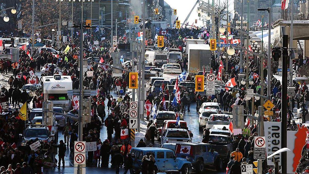 Tausende Trucker demonstrieren in Kanada gegen die Corona-Vorgaben.