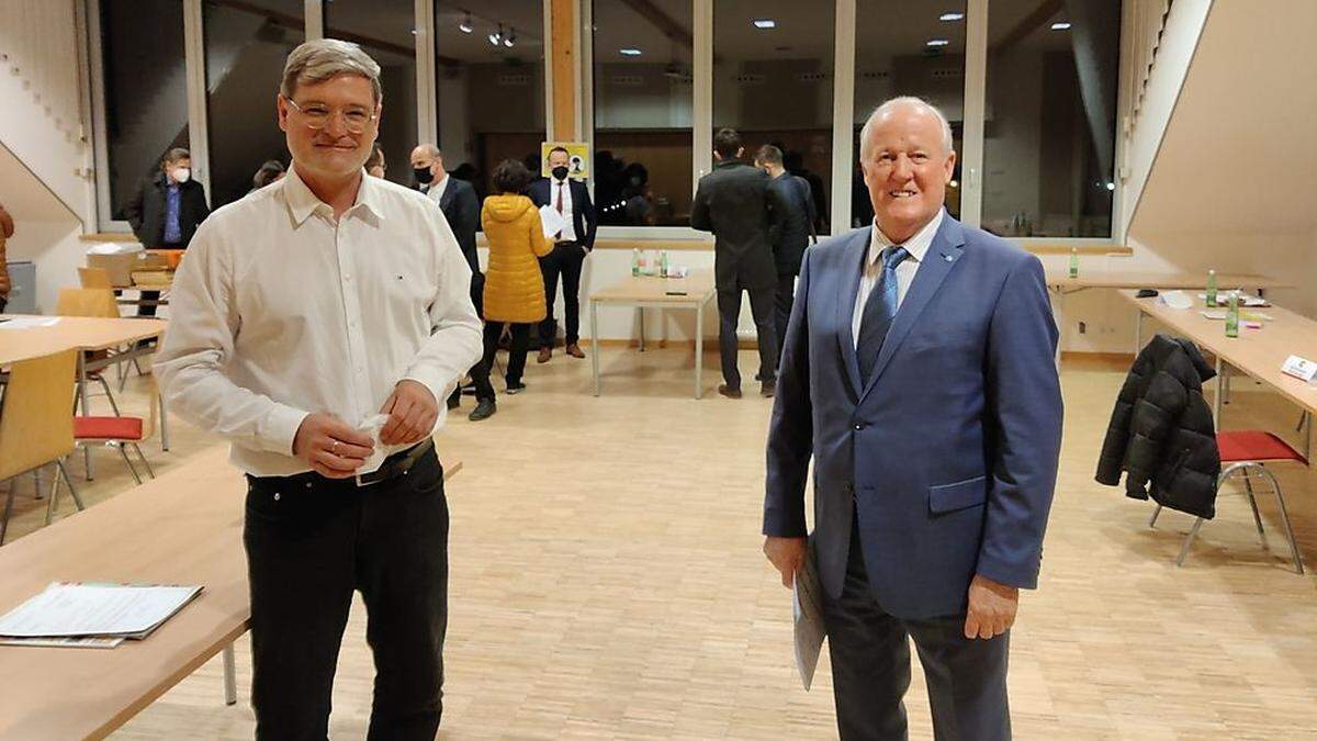 Karl Dovjak (links) legt Gerhard Oleschko (rechts) den Rücktritt nahe.