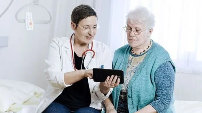 Mithilfe von Daten und Künstlicher Intelligenz sollen Risikopotentiale bei Patienten schnell erkannt werden 