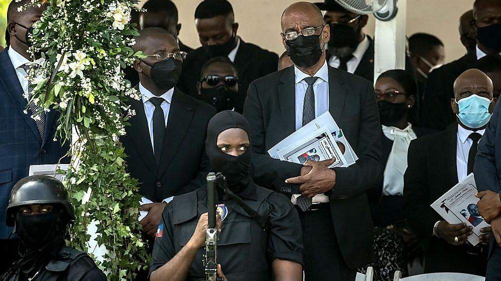 Anspannung beim Begräbnis in Haiti