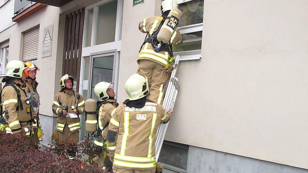 Die Berufsfeuerwehr Graz stand mit 21 Mann im Einsatz