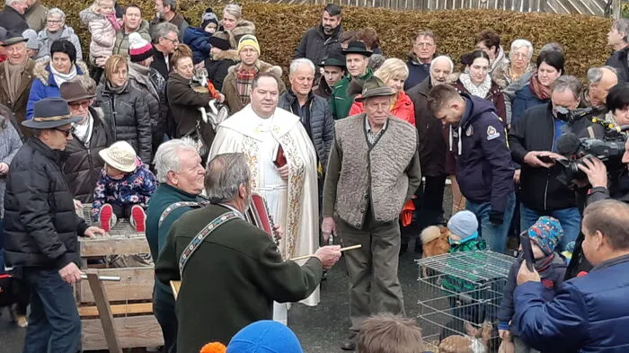 Zum zehnten Mal fand am Wochenende die Haustiersegnung statt - diesemal in St. Ulrich in der Gemeinde St. Martin. Zahlreiche Besucher waren mit dabei - und auch unsere Leser-Reporter Michael Koinegg und Johanna Huber.