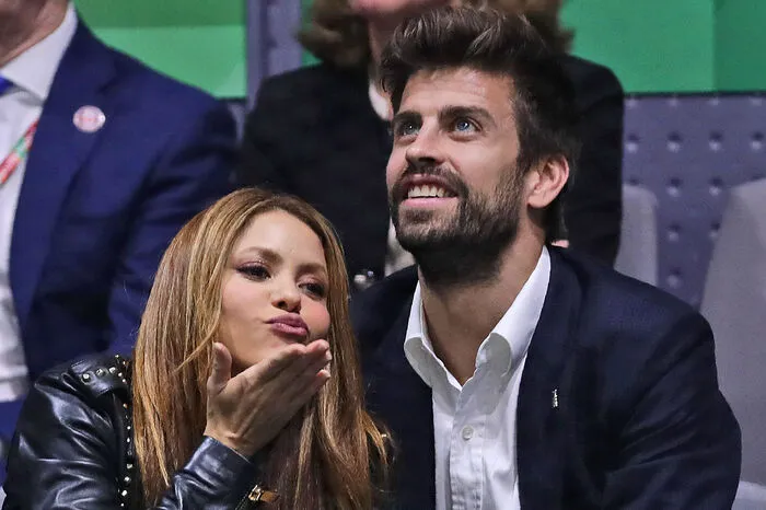 Zwei Kinder und immerhin zwölf gemeinsame Jahre verbinden auch Pop-Superstar Shakira und den spanischen Fußball-Weltmeister Gerard Piqué. Auch bei ihnen fiel die Erklärung eher knapp aus. "Wir bedauern, bestätigen zu müssen, dass wir uns trennen. Zum Wohle unserer Kinder, die für uns oberste Priorität haben, bitten wir darum, unsere Privatsphäre zu respektieren. Danke für das Verständnis", hieß es im Juni. In Spanien kursierten da bereits Gerüchte über einen angeblichen Seitensprung Piqués.