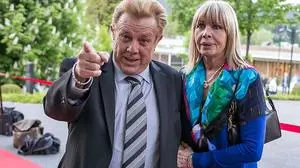 Zachi Noy bei einem Kärnten-Besuch mit Schauspiel-Kollegin Christine Schuberth (Archivbild)