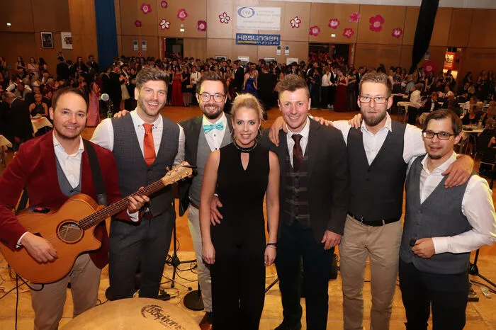 Für die musikalische Unterhaltung am Tanzboden sorgte die Ball- &amp; Galaband „Major 7“ mit Benjamin Scheiber (Drums), Sebastian Scheiber (Saxophon), Jakob Ebner (Posaune), Sabrina Schabus (Gesang), Florian Pirolt (Keyboard), Albert Wassermann (Bass), Peter Kosz (Trompete) und Michael Ibounig (Gitarre).  