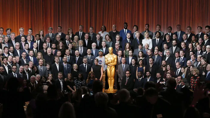 Mehr als 160 Oscar-Anwärter haben sich vor Verleihung des wichtigsten Preises der Filmbranche zum traditionellen Mittagessen und für ein Gemeinschaftsfoto in Beverly Hills versammelt.