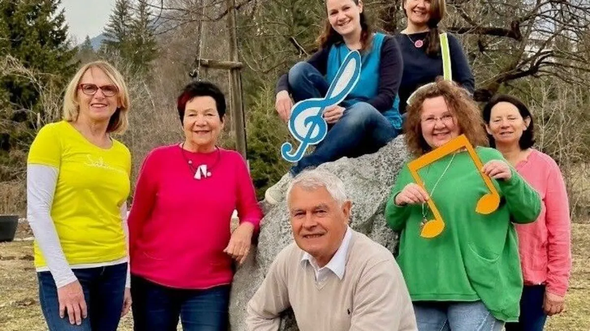 Im Einklang: Elisabeth Leitner, Inge Lasser, Helmut Wurian, Chorleiterin Sonja Prugger, Obfrau Angelika Ebner, Doris Lasser und Martina Obernosterer (von links)