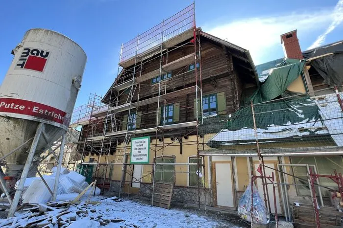 Die Holzkonstruktion der Obergeschosse wurde komplett erhalten, Zubauten ewurden ntfernt und Giebel nach dem Urzustand wieder hergestellt