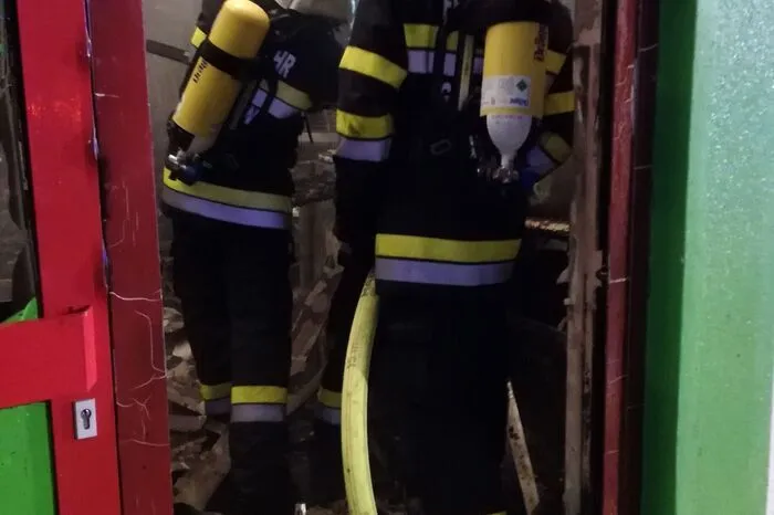 Ein Eindringen in das Gebäude war wegen der Einsturzgefahr kaum möglich.