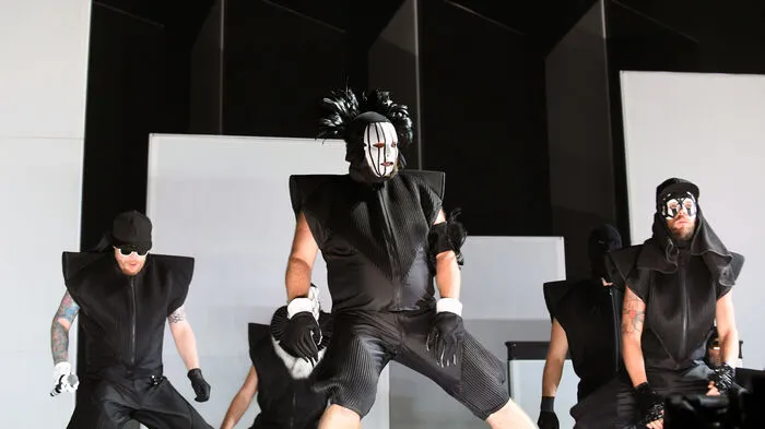 Bei bestem Wetter startete das Frequency Festival in seinen ersten Tag. Die Stars des Auftakts waren neben Bilderbuch auch die Hamburger Elektropop Formation "Deichkind" (Bild).