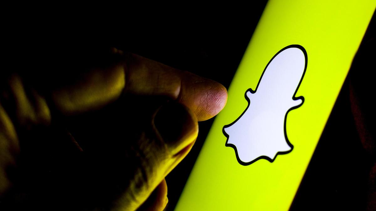 Der Verdächtige gab sich auf Social-Media-Plattformen wie Snapchat von 2015 bis 2019 als Teenagerin aus. 