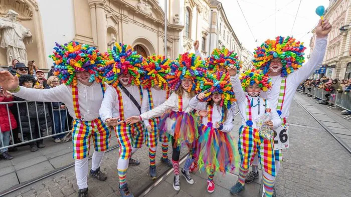 Faschingstrubel in der Grazer Innenstadt. Der Faschingsdienstag gehört traditionel den Narren! Viele Bilder zum Durchklicken!