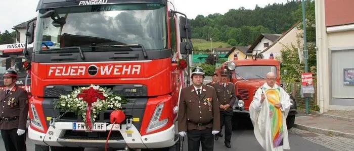 Zum 140. Geburtstag gab es ein  neues Löschfahrzeug für die Kameradinnen und Kameraden der Freiwillgen Feuerwehr Pinggau