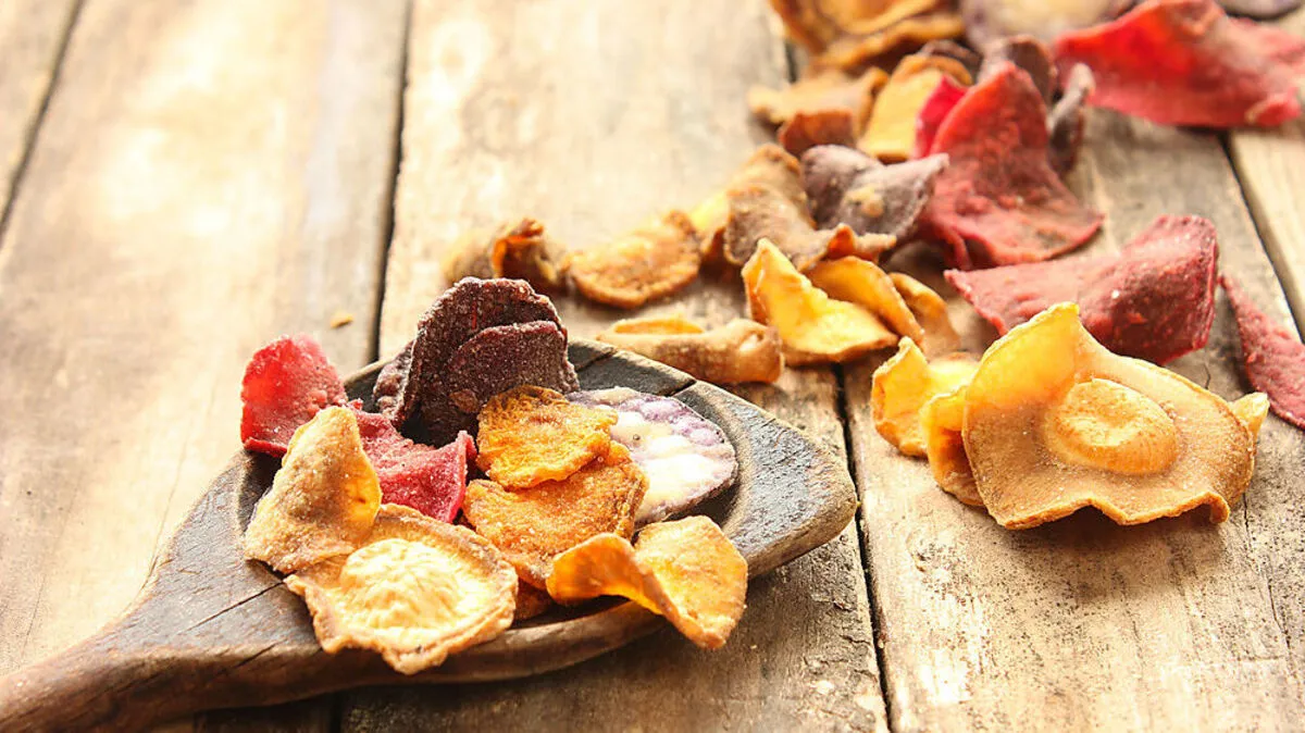 Knusprig und nur vermeintlich gesund: Gemüsechips 