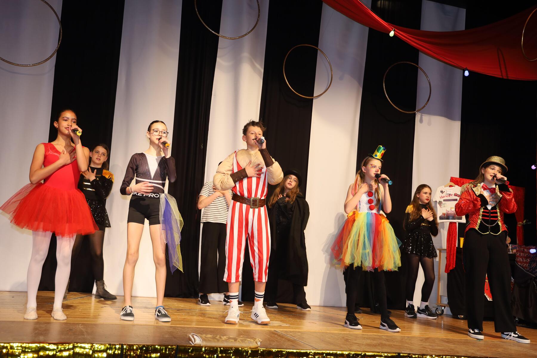 „Manege frei – Zirkus Tradizioni“ in der Musik-Mittelschule Kirchberg