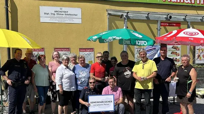 Rund 50 Besucherinnen und Besucher waren zum Kaffeetrinken bei der Polizei