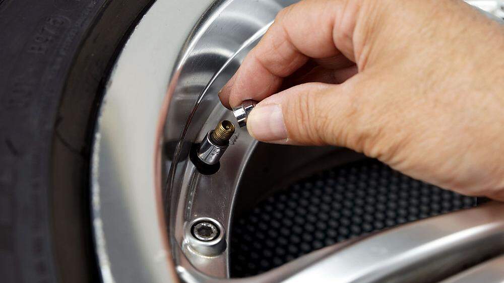 Die unscheinbaren Reifenventile erfüllen wie andere kleine Teile am Auto wichtige Aufgaben
