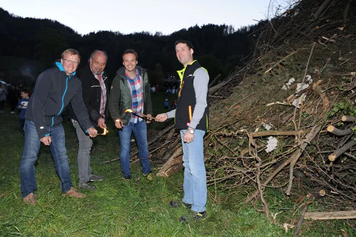 Am Abend sorgte der Bauernbund dann in Frohnleiten für das Osterfeuer.