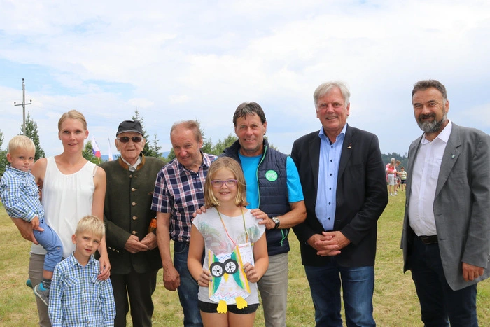 Zahlreiche Ehrengäste besuchten das Fest. Speisen und Getränke servierte hans Piko mit seinem Team.