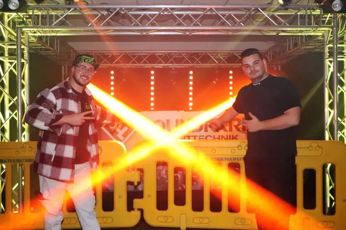 Die Kellerdisco brachten die DJ’s „FEELX“ Felix Gritzbauch und „DJ Drophunterz“ Alexander Semcitsch mit ihren Discosounds und Beats zum Beben.   