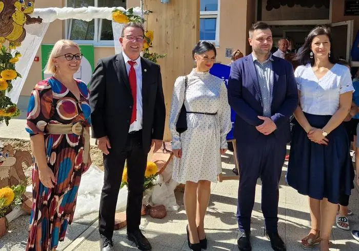 Direktorin Klara Pereković, Hans-Peter Reisinger, Projektleiter Rotary Club Fürstenfeld, Robertina Štajdohar, Bildungsverantwortliche im Land, Landeshauptmann Ivan Celjak und Bürgermeisterin Magdalena Komes