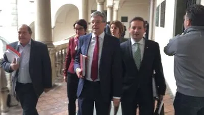 Regierung und Landtag haben den Sommer über einen dichten Heta-Fahrplan