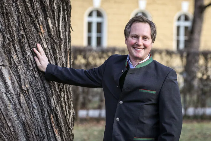 Dauerwaren vom Bio-Schwein (Salami, Hauswürstel, Speck, Kochschinken, Selch- und Bratwürste) liefert auch Familie Tschaitschmann vom Biohof in St. Michael ob Bleiburg. Bestellung und Infos unter: 0664/62 02 723 und klaus.tschaitschmann@ gmail.com.