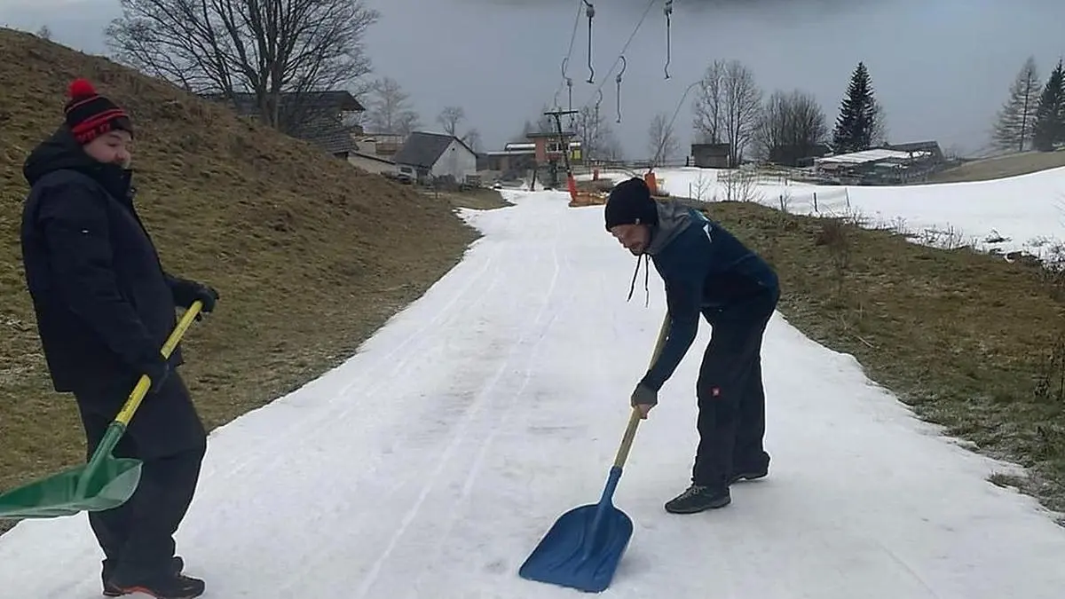Das Team der Brunnalm kämpfte lange darum, den Betrieb aufrechtzuerhalten, am Montag stand aber auch der letzte Lift still