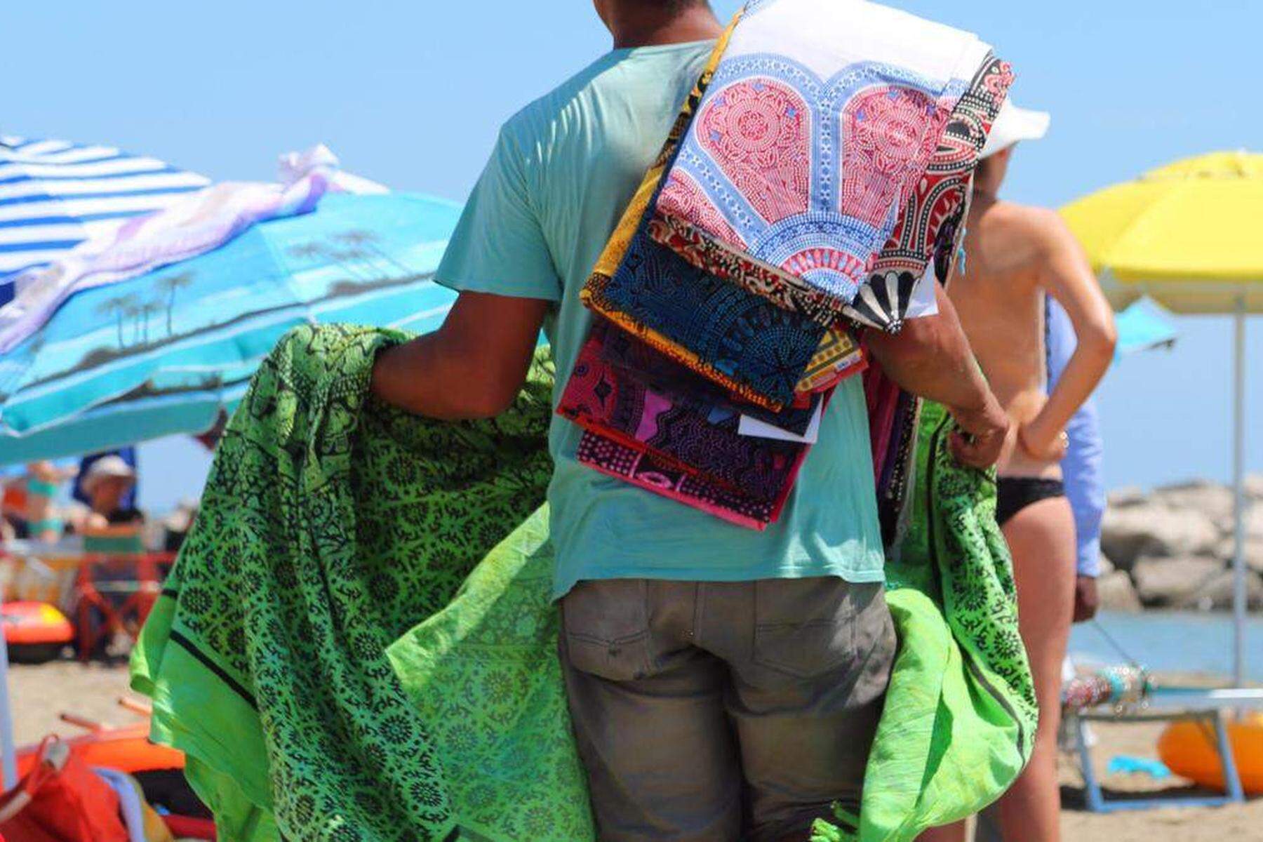 Alpe-Adria-Newsletter: Vorsicht bei Schnäppchen am Strand: Welche Souvenirs teuer kommen können