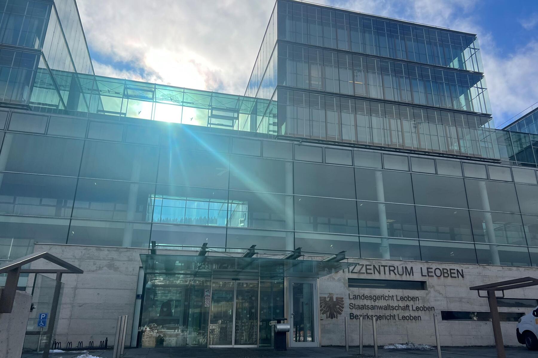 „Abenteuerliches Verfahren“: Altenpfleger nach Diebstahl von Goldmünzen schuldig gesprochen