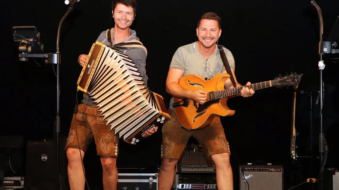 Den Auftakt machten am Donnerstag die beiden Brüder Martin und Edi Suschnig aus Bleiburg von der Formation „Quetsch ma live“. 