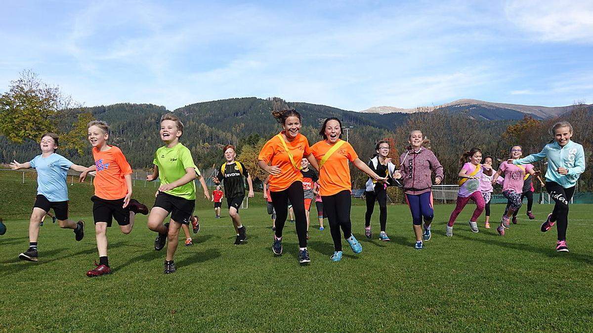 Und weiter geht's! Viel Spaß am Schrittezählen haben auch die Schüler der NMS Seckau