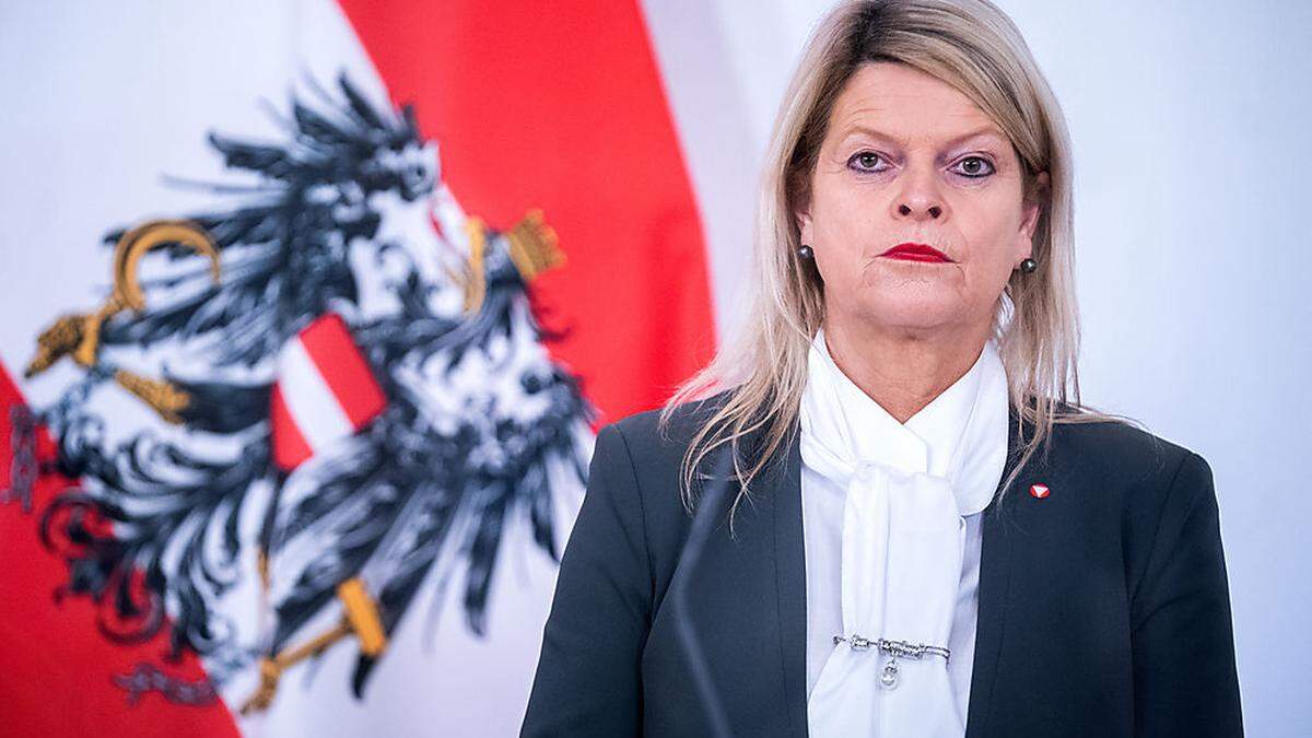 Verteidigungsministerin Tanner